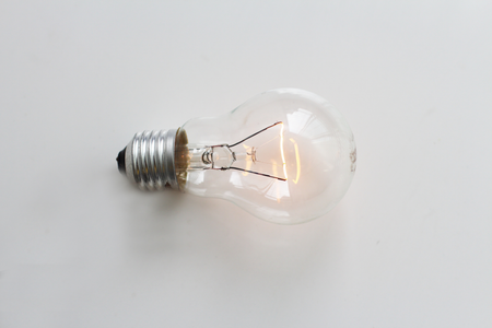 Ampoule incandescente à filament tungstène 