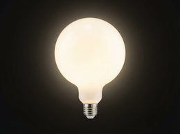 Ampoule globe opaline G125 100 W E27 type Softone allumée