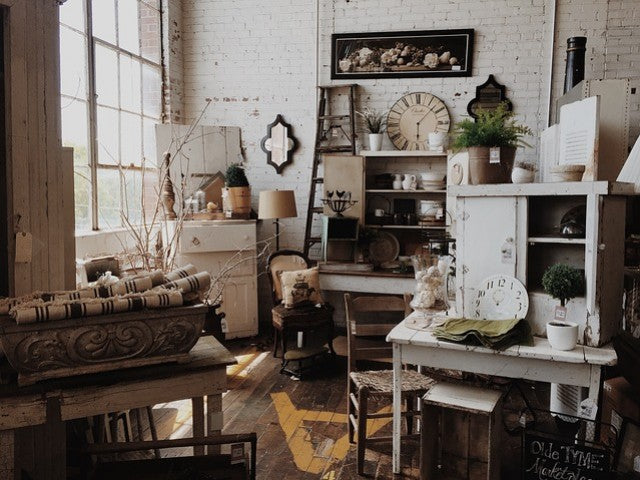 10 conseils essentiels pour mélanger des meubles modernes et antiques