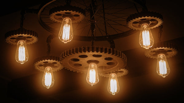 A bunch of light bulbs hanging from a ceiling