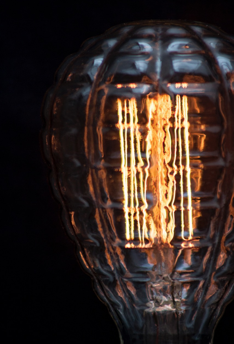 Ampoule vintage à filament Edison à filament tungstène. PLus de 70 modèle d'ampoule Edison au look rétro pour votre décoration d'intérieur. format globe à filament spirale
